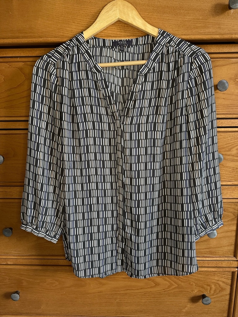 NYDJ Monochrome 70’s Retro Patterned Lightweight Shimmery Womens Blouse Size S